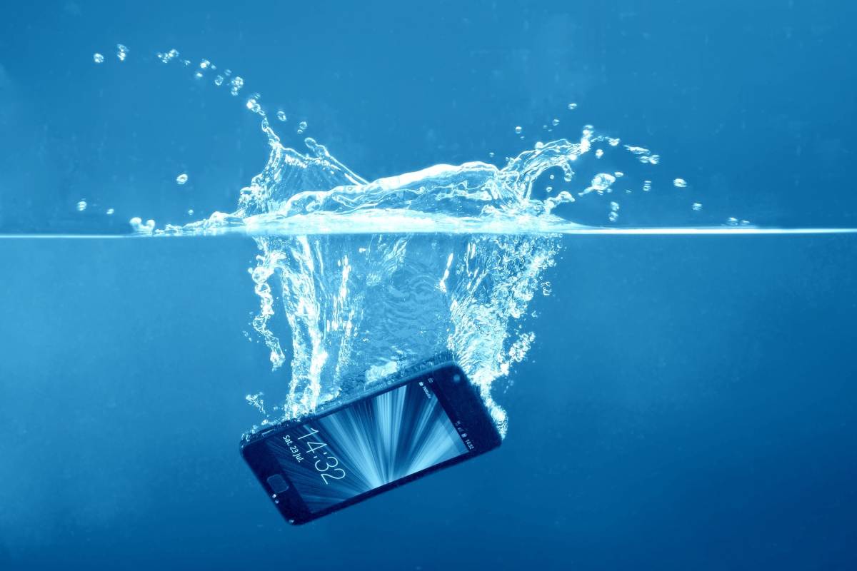 i-dropped-my-phone-into-water-what-can-i-do-imei24