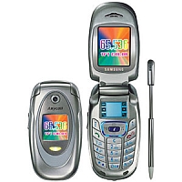 
Samsung D488 posiada system GSM. Data prezentacji to  czwarty kwartał 2004.